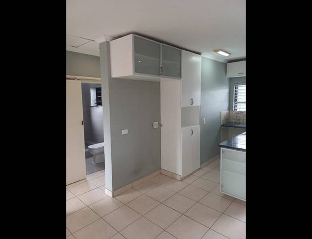 2 BEDROOM APARTMENT FOR SALE IN SHEFFIELD BEACH